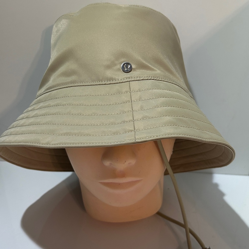 Lululemon Athletica Beige bucket hat. NEW
